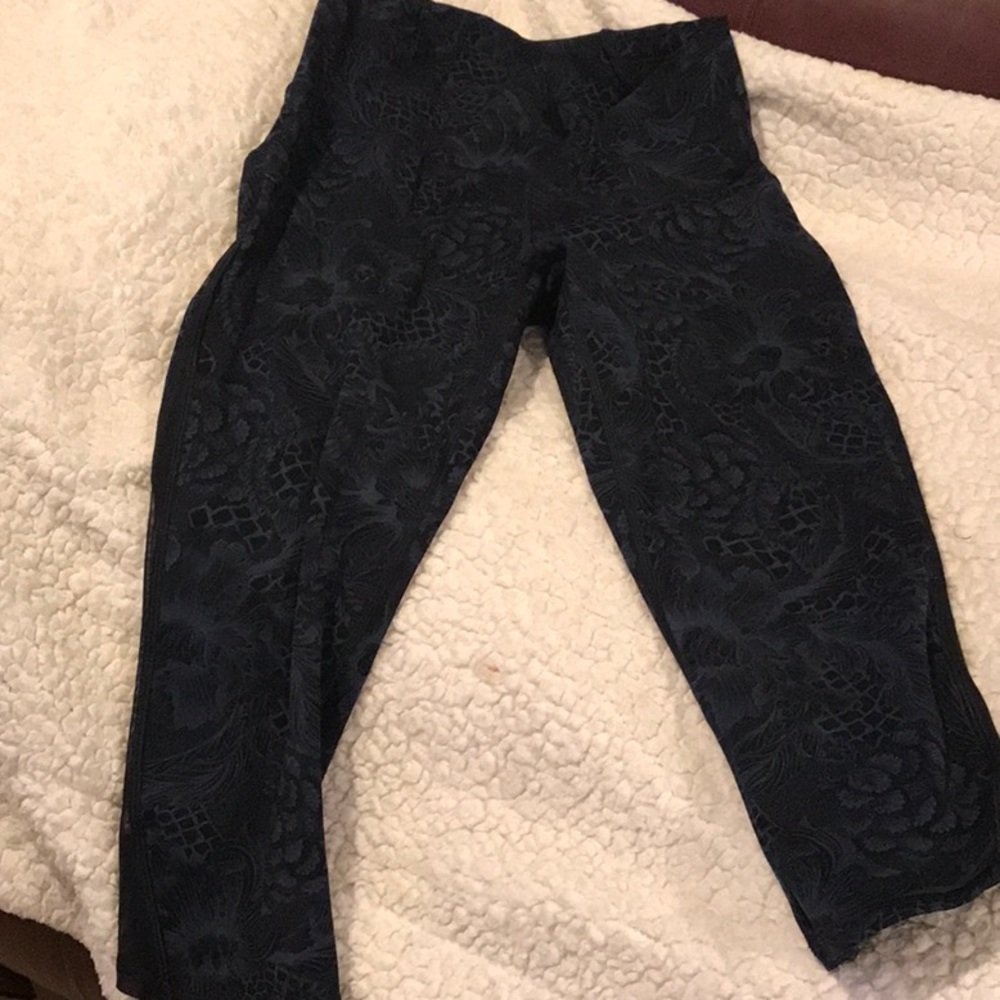 Nice Lululemon Legging no pilling.